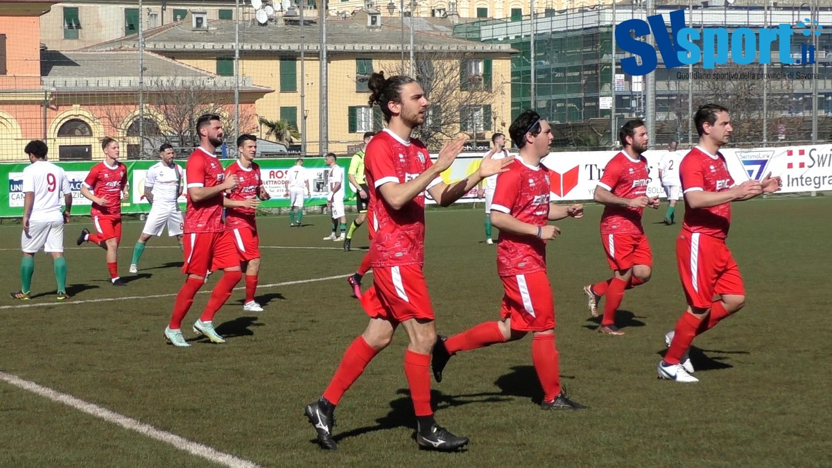 Calcio, Savona. La protesta della squadra e il tributo ai tifosi. Palla