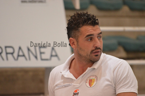 Nella foto Marco Capanna, coach del Cosenza femminile Nella foto Marco Capanna, coach del Cosenza femminile