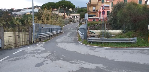 Celle Varazze in serie D, il cavalcavia di via Lagorio non consente il passaggio dei pullman. Il sindaco Beltrame: "Speriamo intervenga Autostrade, impianti hanno rilevanza regionale e nazionale" Celle Varazze in serie D, il cavalcavia di via Lagorio non consente il passaggio dei pullman. Il sindaco Beltrame: "Speriamo intervenga Autostrade, impianti hanno rilevanza regionale e nazionale"
