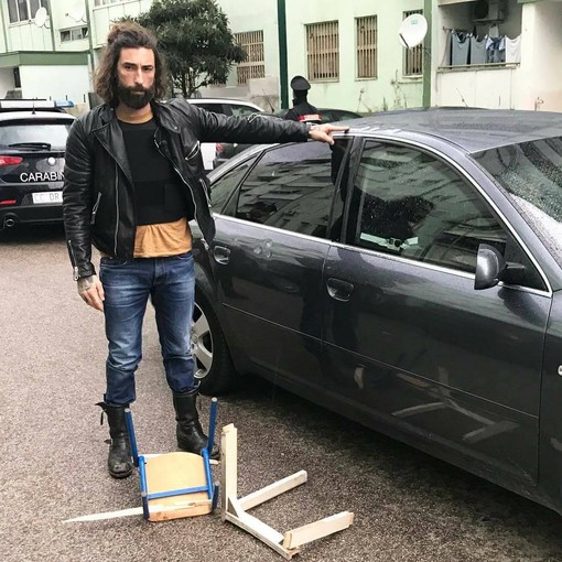 La grande paura per il biker Vittorio Brumotti: l'inviato di "Striscia la Notizia" aggredito a Napoli La grande paura per il biker Vittorio Brumotti: l'inviato di "Striscia la Notizia" aggredito a Napoli