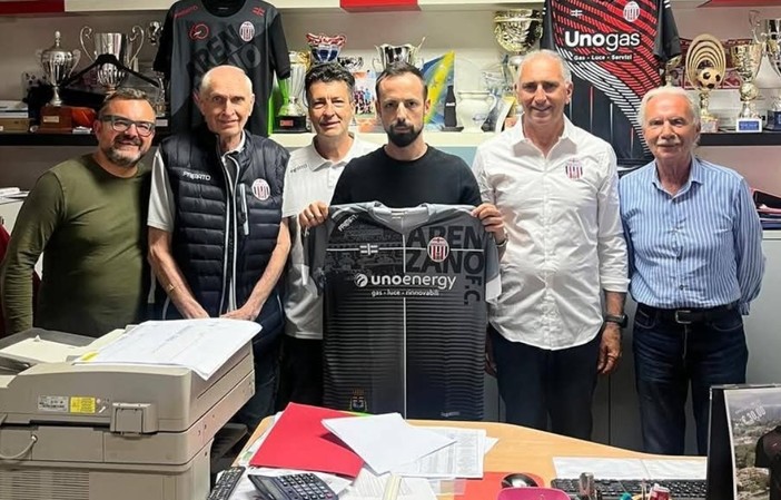 Calcio. Nessuna sorpresa, il nuovo allenatore dell'Arenzano é Matteo Cocco Calcio. Nessuna sorpresa, il nuovo allenatore dell'Arenzano é Matteo Cocco