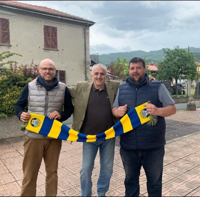Calcio, Eccellenza. La Cairese ha scelto il nuovo mister, sarà Mario Benzi: "Voglio una squadra propositiva. Entusiasta del ritorno a Cairo" Calcio, Eccellenza. La Cairese ha scelto il nuovo mister, sarà Mario Benzi: "Voglio una squadra propositiva. Entusiasta del ritorno a Cairo"