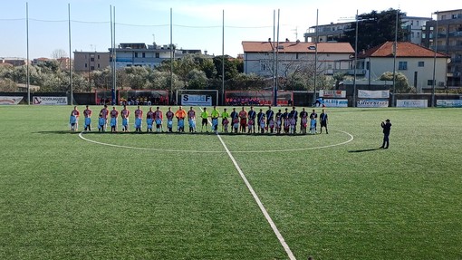 Calcio. Promozione, L. Moretti regala tre punti di platino alla Carcarese, Albissole ko nel finale a testa alta Calcio. Promozione, L. Moretti regala tre punti di platino alla Carcarese, Albissole ko nel finale a testa alta