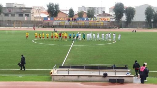 Calcio, Eccellenza: apoteosi Vado all'ultimo secondo! Rivarolese battuta 3-2 tra mille polemiche, i rossoblù salgono a -2 dalla vetta Calcio, Eccellenza: apoteosi Vado all'ultimo secondo! Rivarolese battuta 3-2 tra mille polemiche, i rossoblù salgono a -2 dalla vetta