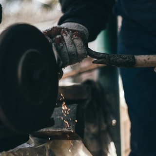 Antinfortunistica Grilca: Eccellenza in Scarpe da Lavoro e Abbigliamento Professionale