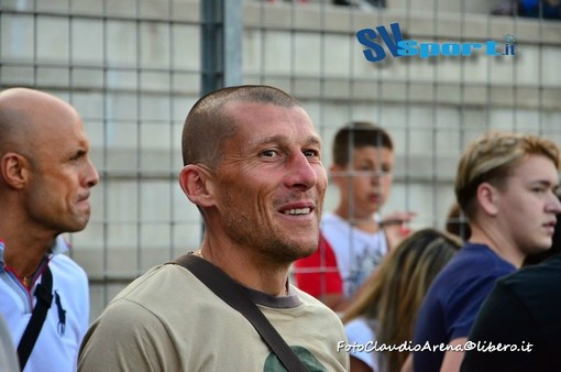 Scomparsa di Paolo Ponzo. Mister Paolo Tonelli: "Ho avuto l'onore di farlo esordire nel Vado a 17 anni. Persona straordinaria, ci mancherà" Scomparsa di Paolo Ponzo. Mister Paolo Tonelli: "Ho avuto l'onore di farlo esordire nel Vado a 17 anni. Persona straordinaria, ci mancherà"