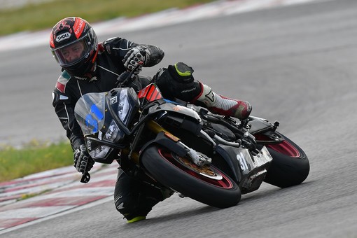 Motociclismo: Antonio Marzo apre il campionato italiano 'Naked' classe 1000 con un ottimo terzo posto