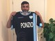 Antonio Auriemma posa con la maglia della Sanremese