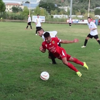 Simone Burdisso, bomber della Dianese & Golfo, autore di una tripletta sul campo del Borghetto Simone Burdisso, bomber della Dianese & Golfo, autore di una tripletta sul campo del Borghetto