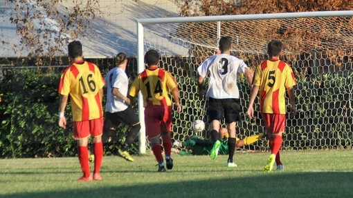Calcio. Promozione, il Taggia rinvia la festa all'Albissola: roboante 4-0 al "Marzocchini" e playoff sempre più vicini Calcio. Promozione, il Taggia rinvia la festa all'Albissola: roboante 4-0 al "Marzocchini" e playoff sempre più vicini