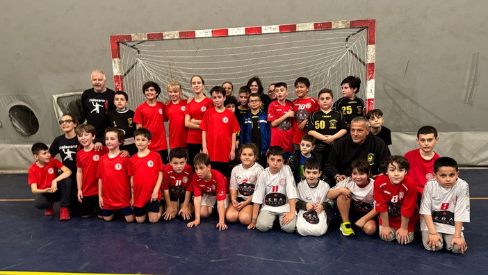 Ventimiglia: grande successo per il concentramento di pallamano per i giovani under nella città di confine Ventimiglia: grande successo per il concentramento di pallamano per i giovani under nella città di confine
