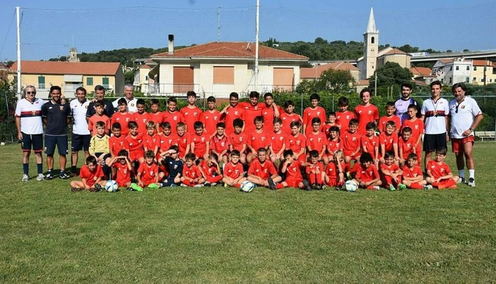 Calcio giovanile. Continua il 2° Summer Camp a San Bartolomeo al Mare. Decesari e Fagioli: "Siamo entusiasti del successo ottenuto"