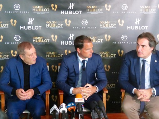 Golden Foot. Frank De Boer sfila sulla Promenade dei Campioni: “Essere qui è un vero e proprio onore” Golden Foot. Frank De Boer sfila sulla Promenade dei Campioni: “Essere qui è un vero e proprio onore”