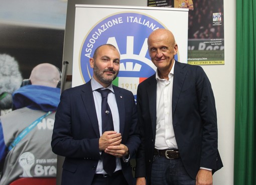 "Volevo fare l’arbitro". Ad Alassio, aneddoti e curiosità sul mondo del calcio e degli arbitri con la presentazione del libro di Federico Marchi