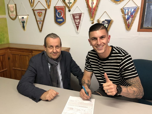 Calcio: confermata l'anticipazione di ieri, ha firmato oggi per l'Argentina Arma Luis Fabian Galesio Calcio: confermata l'anticipazione di ieri, ha firmato oggi per l'Argentina Arma Luis Fabian Galesio