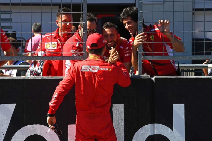 Formula 1. In Austria i sogni di gloria di Leclerc si infrangono contro il fenomeno Verstappen. Il monegasco è secondo al traguardo