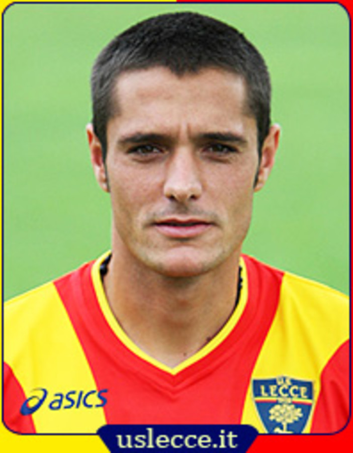 Andrea Giuliatto con la maglia del Lecce Andrea Giuliatto con la maglia del Lecce
