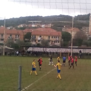 Nella foto un momento di Golfodianese-Dianese, il derby terminato 0-0