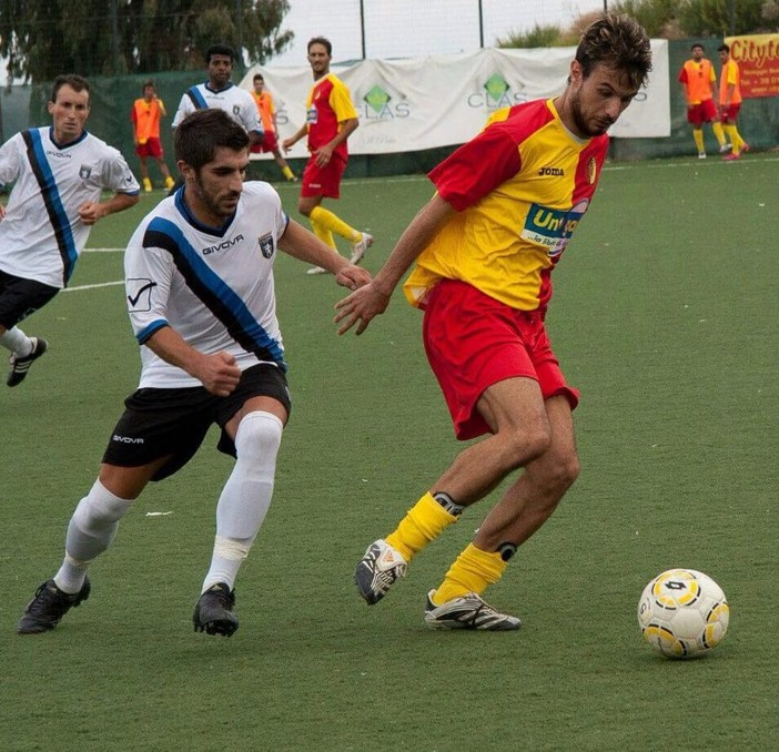 Nella foto Giacomo Lanteri (a sinistra), in azione: il difensore è il nuovo colpo della Sanstevese
