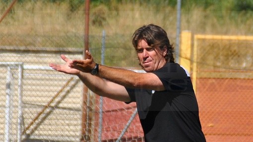 Nella foto mister Giancarlo RIolfo, ex allenatore di Savona e Sanremese e attuale tecnico della Vis Pesaro