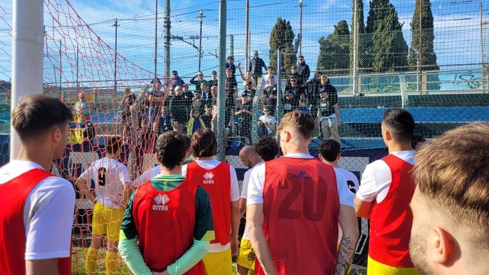 Nerazzurri a rapporto sotto la Nord (Foto Flammia) Nerazzurri a rapporto sotto la Nord (Foto Flammia)