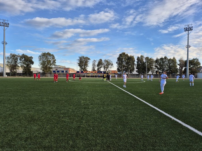 Calcio, Promozione. Finale due volte avanti ma il Savona risponde sempre, al Chittolina un punto a testa in una gara scoppiettante Calcio, Promozione. Finale due volte avanti ma il Savona risponde sempre, al Chittolina un punto a testa in una gara scoppiettante