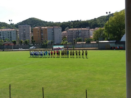 Calcio, Promozione: il big match è gialloblu, i giovani Moretti e Bovio regalano i tre punti alla Cairese. All'Alassio non basta Battaglia Calcio, Promozione: il big match è gialloblu, i giovani Moretti e Bovio regalano i tre punti alla Cairese. All'Alassio non basta Battaglia