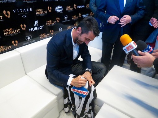Golden Foot, Gigi Buffon a Svsport.it: "Orgoglioso e riconoscente verso chi mi ha voluto premiare" Golden Foot, Gigi Buffon a Svsport.it: "Orgoglioso e riconoscente verso chi mi ha voluto premiare"