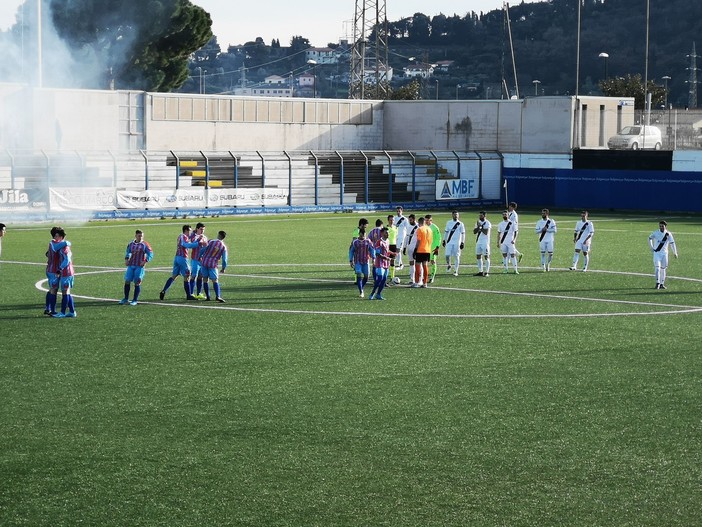 Calcio. Eccellenza, Albenga a valanga sul Molassana: al "Riva" finisce 5-2 Calcio. Eccellenza, Albenga a valanga sul Molassana: al "Riva" finisce 5-2