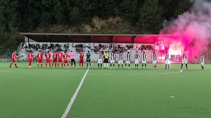 Calcio. Prima Categoria, la Pro Savona ritrova gol e vittoria: Città di Cogoleto ko 2-0 sotto i colpi di Youri Vittori Calcio. Prima Categoria, la Pro Savona ritrova gol e vittoria: Città di Cogoleto ko 2-0 sotto i colpi di Youri Vittori