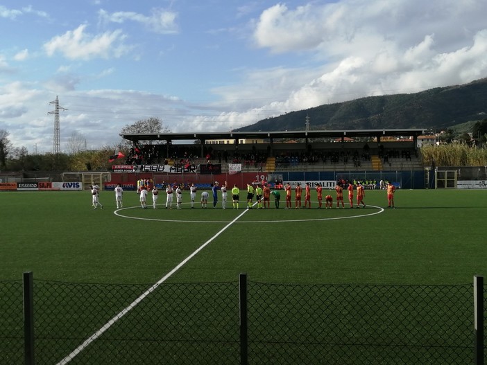 Calcio, Eccellenza. Triplo Parodi, il Sestri conquista partita e vetta della classifica. Finale battuto 3-0