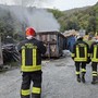 Incendio a Stella: in fiamme un cassone di materiale edile (FOTO)