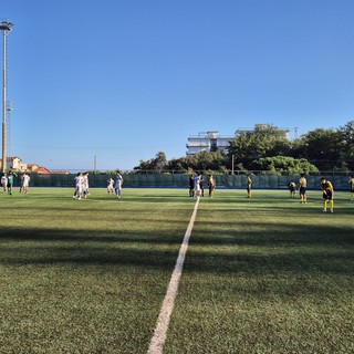Calcio, Promozione. Il Ceriale non muore mai, biancoblu in nove ma fanno due gol nel recupero: 4-4 pirotecnico con il Serra Riccò Calcio, Promozione. Il Ceriale non muore mai, biancoblu in nove ma fanno due gol nel recupero: 4-4 pirotecnico con il Serra Riccò