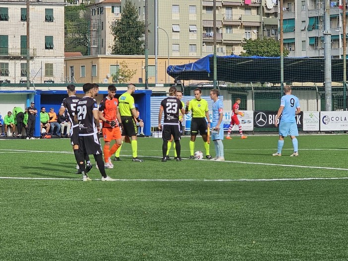 Calcio. Serie D: l'Albenga resiste fino al 95°, Dellepiane e Miracoli la puniscono a tempo praticamente scaduto, Ligorna vittorioso 2-0 Calcio. Serie D: l'Albenga resiste fino al 95°, Dellepiane e Miracoli la puniscono a tempo praticamente scaduto, Ligorna vittorioso 2-0