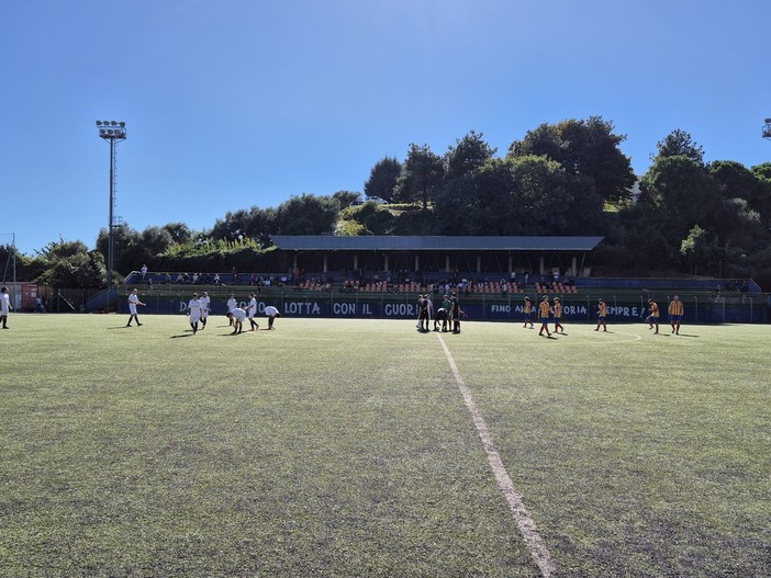 Calcio, Promozione. Il Legino riacciuffa il Finale al 93', il rigore di Minardi evita il ko ai verdeblu