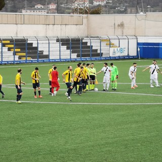 Calcio. Eccellenza, l'Albenga affonda: la Cairese trionfa al "Riva" con i gol di Di Martino, Saviozzi e Facello e le parate di Moraglio
