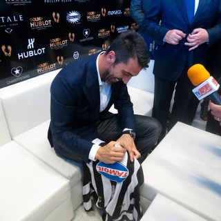 Golden Foot, Gigi Buffon a Svsport.it: "Orgoglioso e riconoscente verso chi mi ha voluto premiare" Golden Foot, Gigi Buffon a Svsport.it: "Orgoglioso e riconoscente verso chi mi ha voluto premiare"
