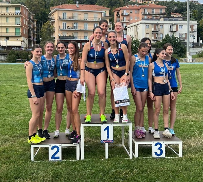 Il podio della staffetta 4x100 Allieve Il podio della staffetta 4x100 Allieve