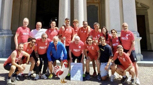 La “delegazione” dei galletti davanti al Santuario di Crea La “delegazione” dei galletti davanti al Santuario di Crea