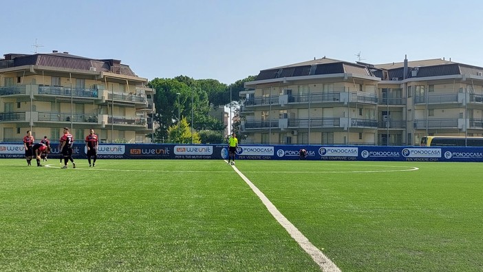 Calcio. Eccellenza. Partita folle al "De Vincenzi", l'Arenzano batte 2-1 la squadra di Cocco Calcio. Eccellenza. Partita folle al "De Vincenzi", l'Arenzano batte 2-1 la squadra di Cocco