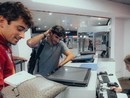Rientro da Baku "turbolento" per Leclerc e Sainz: i due piloti dirottati a Genova e costretti al viaggio in van Rientro da Baku "turbolento" per Leclerc e Sainz: i due piloti dirottati a Genova e costretti al viaggio in van