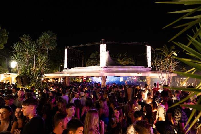 Settimana di fuoco a Le Vele di Alassio: Musica, emozioni e ospiti internazionali! Settimana di fuoco a Le Vele di Alassio: Musica, emozioni e ospiti internazionali!