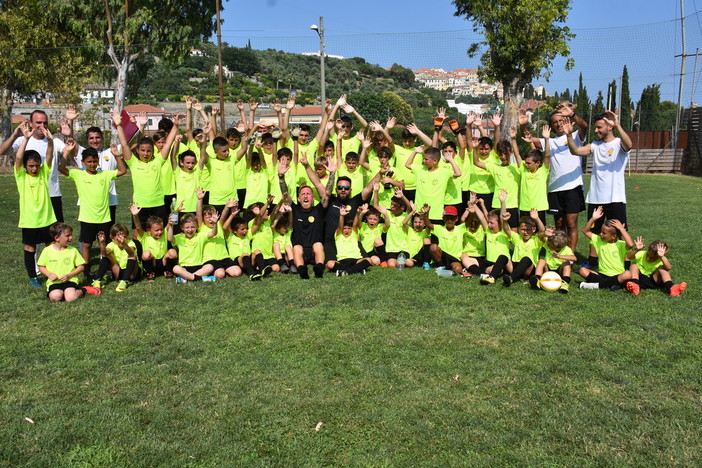 Calcio giovanile. Grande successo a Cervo per i Mini Camp di Mirko Conte (VIDEO)