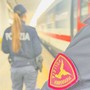 Sale sul regionale senza biglietto, si rifiuta di scendere e aggredisce a pugni un poliziotto: arrestato Sale sul regionale senza biglietto, si rifiuta di scendere e aggredisce a pugni un poliziotto: arrestato