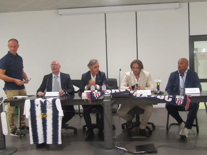 Calciomercato. Il presidente Cannella annuncia tre arrivi: "Fatta per Brema, Matarozzo e Pondaco. In fase di accordo Moresco"