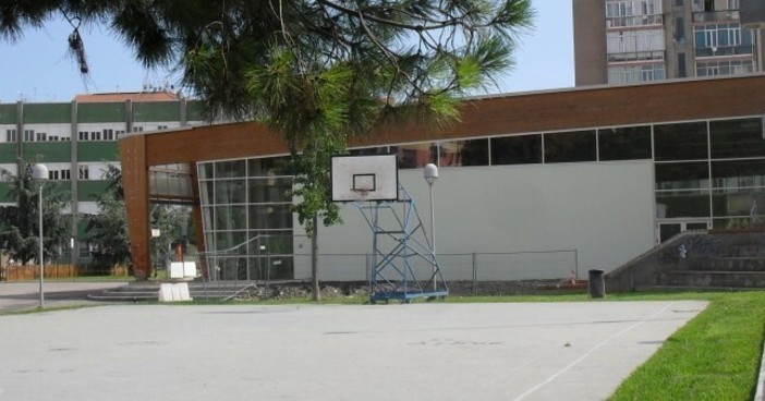 Savona, il Comune cerca un gestore per la pista di pattinaggio del Palasperanza alle Trincee: aperto l’avviso pubblico