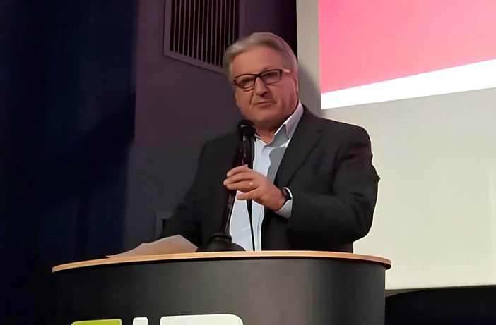 Arbitri, l’amara riflessione di Rodolfo Mirri: “Fa più male l’illusione che una bocciatura. L’AIA deve restare una casa giusta” Arbitri, l’amara riflessione di Rodolfo Mirri: “Fa più male l’illusione che una bocciatura. L’AIA deve restare una casa giusta”