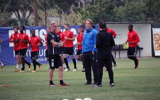 Calcio. Oggi pomeriggio tutto pronto per l'amichevole di lusso tra Genoa e Sion (ore 15) Calcio. Oggi pomeriggio tutto pronto per l'amichevole di lusso tra Genoa e Sion (ore 15)