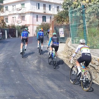 Tadej Pogacar prova il Poggio e la Cipressa per 'attaccare' la Milano-Sanremo: il campione insieme al dianese Bonifazio (Foto)