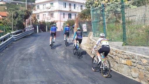 Tadej Pogacar prova il Poggio e la Cipressa per 'attaccare' la Milano-Sanremo: il campione insieme al dianese Bonifazio (Foto) Tadej Pogacar prova il Poggio e la Cipressa per 'attaccare' la Milano-Sanremo: il campione insieme al dianese Bonifazio (Foto)